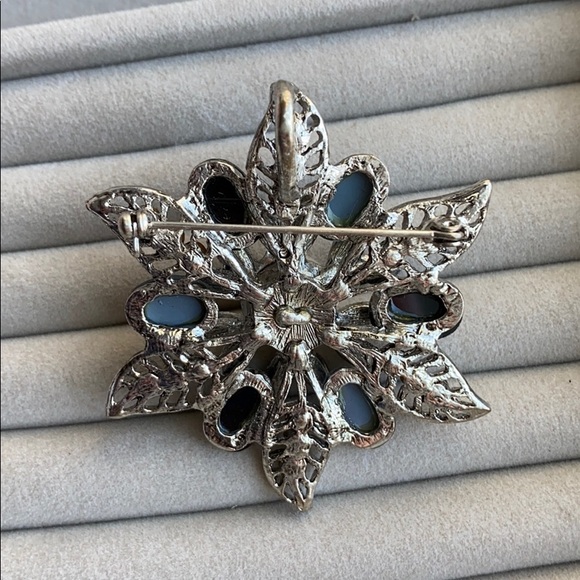 Flower Pin - Picture 2 of 4